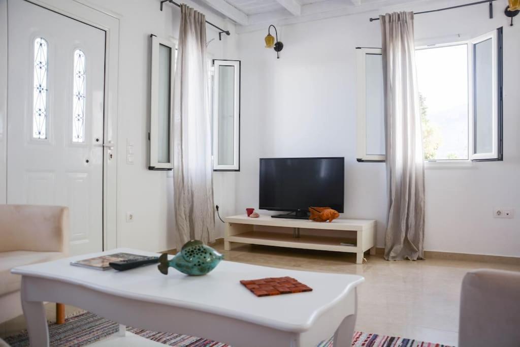White Wave Villa, 3Min Walk From Beach Камари Экстерьер фото